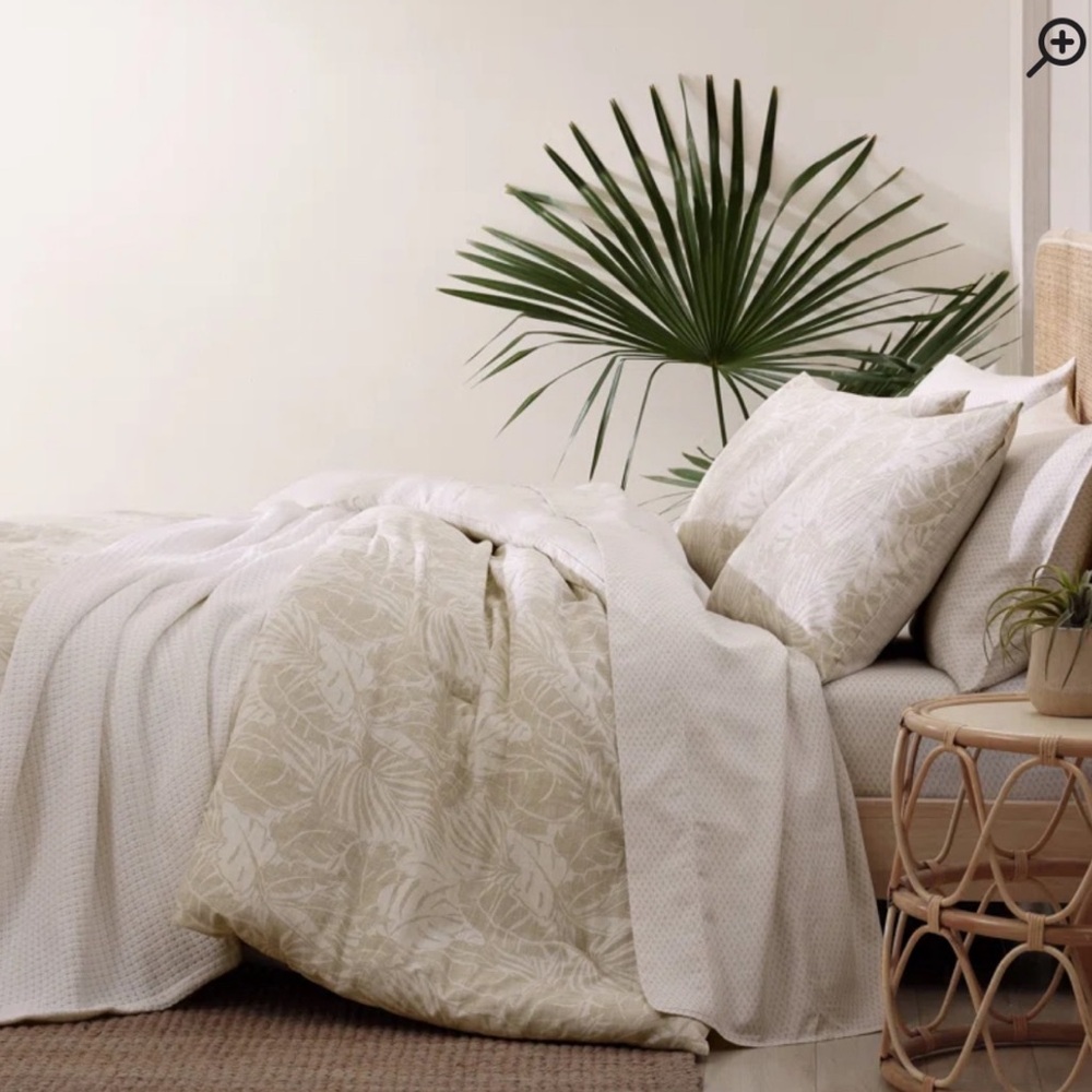 Tommy Bahama 3 Piece 100% Cotton Reversible Beige & Cream Leaves Duvet Cover Set